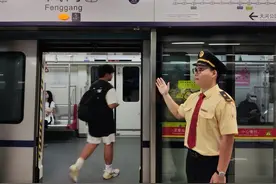 11月1日起，地铁二十一号线逢周五加车，疏导科教城放学客流图片