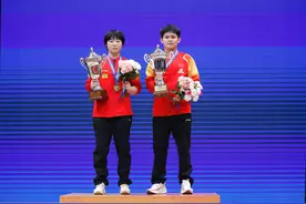 乒乓球亚锦赛林诗栋/蒯曼混双夺冠图片