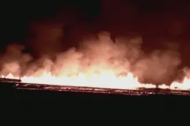 冰岛雷克雅内斯半岛发生火山喷发图片