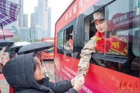 奔赴军营图片