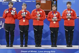 （亚冬会）冰壶——女子冰壶颁奖仪式举行(3)图片