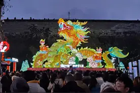 穿汉服、玩非遗、做公益...... 年轻人在南京“花样”过元宵图片