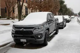 冬季风暴来袭，美国南部多地普降大雪图片