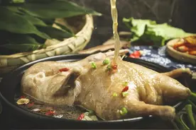 银耳雪梨煲鸭汤 | 周末美食图片
