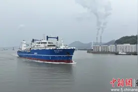 福建省首艘南极磷虾捕捞船“福远渔9199”出境开展捕捞作业图片