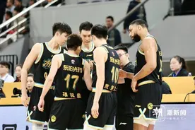 周琦肘击驱逐，“赵库里”三分锁定胜局，浙江东阳光药男篮还活着图片