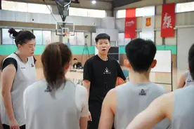 广东女篮主帅黄思静：前四目标不会变，年轻队员要在……图片
