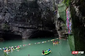 惊险！20多米崖壁跳水——张家界茅岩河景区天心湖首届崖壁高台跳水活动举行图片