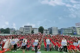渌口区育红小学举行2023秋季开学典礼暨一年级新生“开笔礼”仪式图片