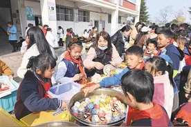 西城街道示范小学 开展“校园集市”爱心义卖活动图片