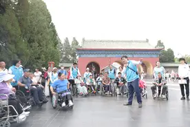 无障碍服务便利暖心，50余名残疾人圆梦天坛图片