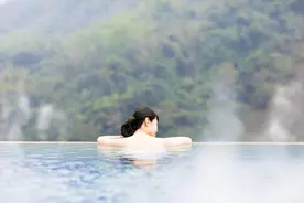 泡温泉对肠道有好处图片