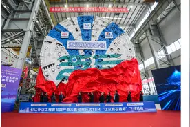 国产最大直径敞开式岩石隧道掘进机在长沙下线图片