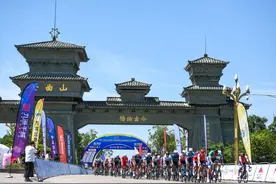 2024“七曲山翠云廊杯”中国公路自行车职业联赛（四川梓潼站）开赛图片