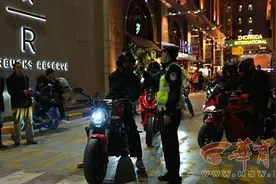 严查非法改装、炸街等违法行为 西安交警开展摩托车违法行为集中查处行动图片