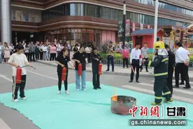 兰州安宁：多部门联合开展防暴恐消防应急疏散演练图片
