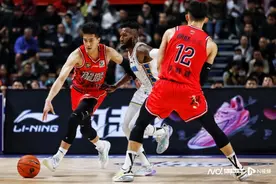 广州龙狮主场不敌北京男篮，国足新贵林良铭现场助阵家乡球队图片