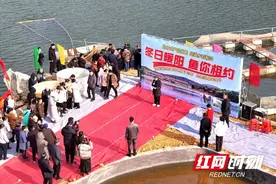 组图 | 湖南祁东：鱼跃人欢迎丰年图片