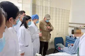 年轻女子体内竟藏10米长虫！医生“揪出”还是活的图片