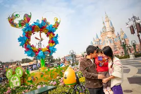 上海迪士尼去年游客超1300万人次，情绪价值、银发经济为主题乐园带来新增长点图片