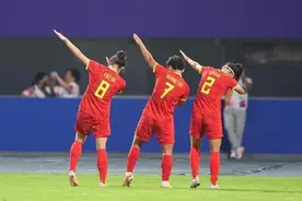 中国女足晋级亚运会四强，王霜双响图片
