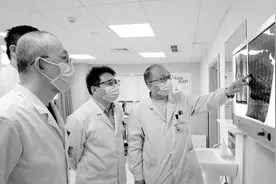 出门注意防滑 万一摔倒不要急于起身  石家庄市人民医院医生针对市民雪后安全出行提出几点建议图片