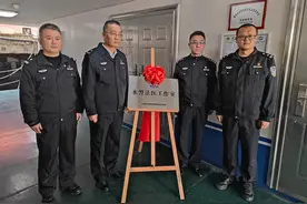 在已经“巨人观”的尸体上寻找蛛丝马迹，这些法医为死者寻找回家之路图片