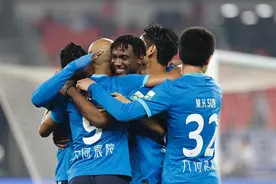 中超-埃韦尔双响奥斯卡破门 沧州雄狮3-2客胜武汉三镇图片