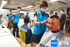 公益海南·媒美与共 | 海南美业志愿者已为6500余名“电力侠”免费理发图片