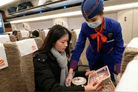 在高铁上吃到“湖北味道”，莲藕排骨汤、沔阳粉蒸肉上了春运列车图片