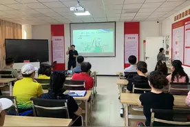 环保宣传进社区 提升公众低碳意识图片