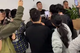 极越被曝“多部门就地解散”，员工表达4点诉求图片