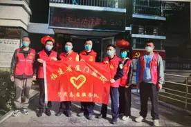 党员进社区，服务践初心图片