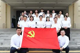 重庆护理职业学院：党建统领 培养德技并修的青春康养人图片