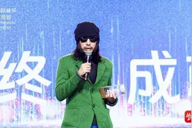 谢天笑获“摇滚终身成就奖”，称未来把一切还给音乐图片