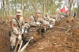 初春清淤忙民兵干群在行动 齐心协力疏通“民生渠”图片