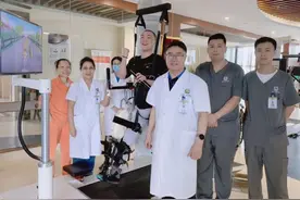 哈尔滨市第二医院海南分院多学科专家助力 让轮椅上的阿伟站起来图片