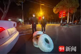 600斤电缆线掉落后“消失” 警方几经波折帮司机找回图片