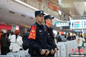 2024年北京铁警为旅客找回价值近千万元遗失财物图片