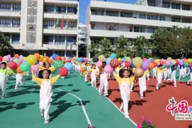 “艺”起向未来 眉山彭山一小校园艺术节精彩开幕图片