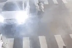 雪夜“教科书式”救人的女司机，职业：教书育人图片