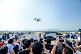 小鹏汇天“陆地航母”完成全球公开首飞，规划年产能1万台图片