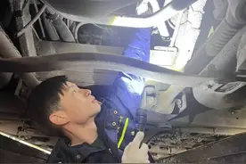 传承劳模精神，武汉公交人节日坚守平凡岗位图片