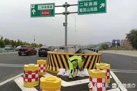 融雪剂“小布袋”又“上岗”，在济南高架路遇恶劣路况市民可取用图片