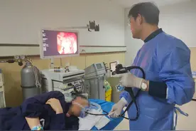 寿光综合医院：肝硬化合并食管胃底静脉曲张破裂大出血，急诊胃镜止血就是“快”图片