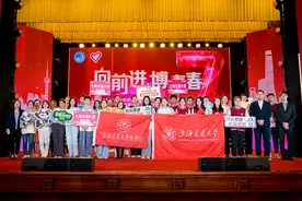 从翻译到后勤保障，进博会上的“小叶子”献青春力量图片