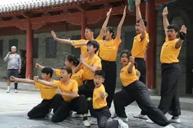 美国少林功夫学院师生访问中国图片