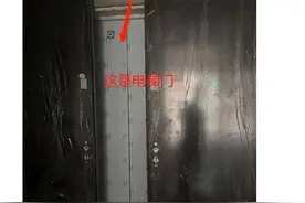 【有事找紫牛】两边住户门一开就把电梯门挡住了大部分！业主认为有安全隐患，开发公司说符合规范图片