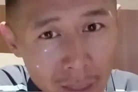曾是山东卫视著名主持人，大冰近期因直播翻红，坚称不会带货，“不舍把大家的喜欢塞进小黄车”#大冰图片