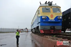 黄骅港中欧国际货运班列首次开通中亚线路图片